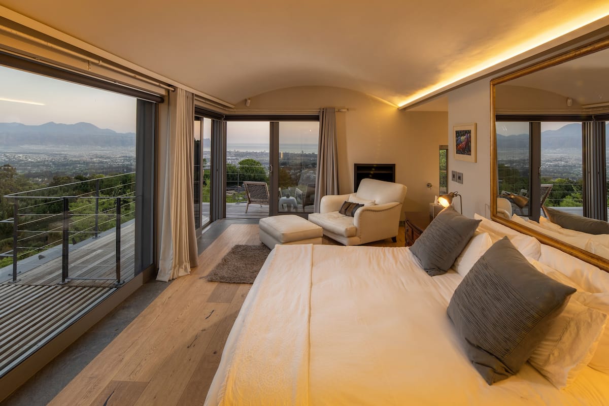 1 bedroom, in-room safe, individually decorated, individually furnished