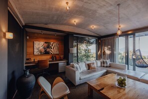 45-inch Smart TV with cable channels, TV, Netflix - Spanish Farm Boutique Hotel & Villas (Cape Town)