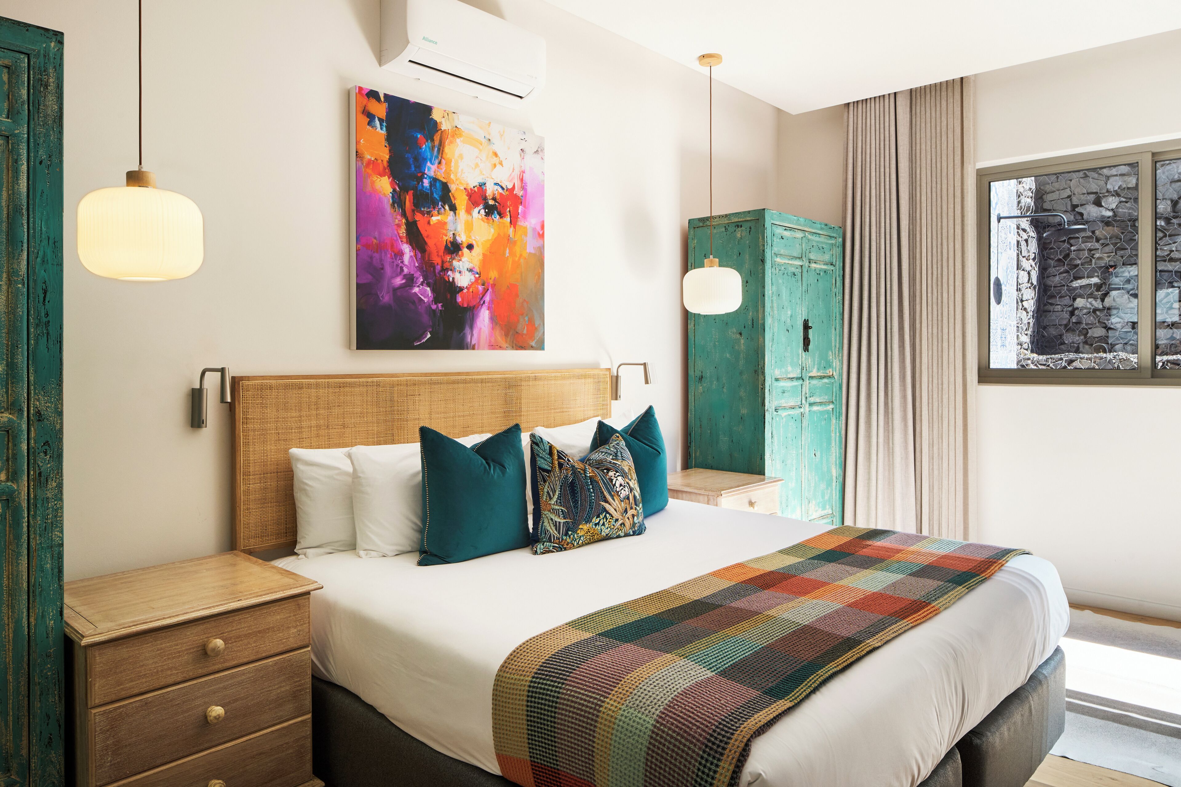 Nature Hideaway | Ylelliset vuodevaatteet, tallelokero huoneessa