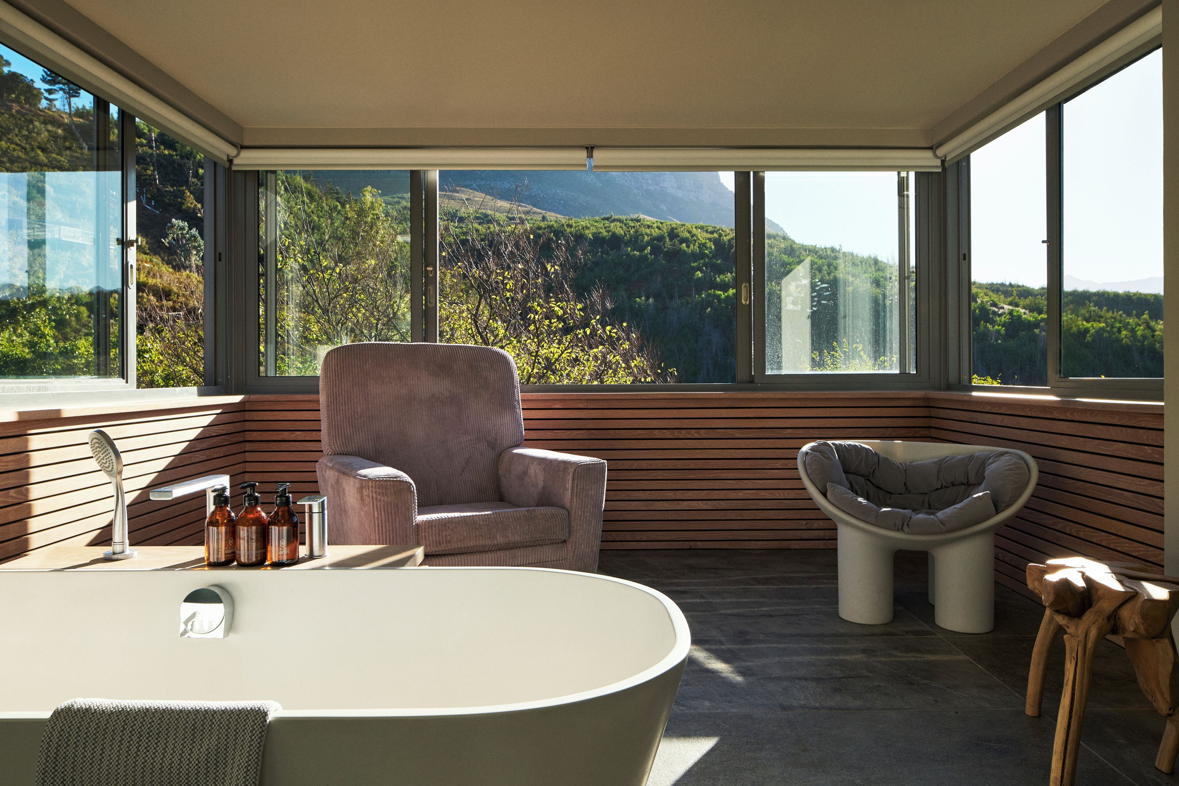 Signature Residence | Bathroom | Free toiletries, hair dryer, towels, soap