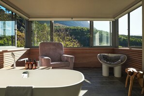 Signature Residence | Bathroom | Free toiletries, hair dryer, towels, soap - Spanish Farm Boutique Hotel & Villas (Cape Town)