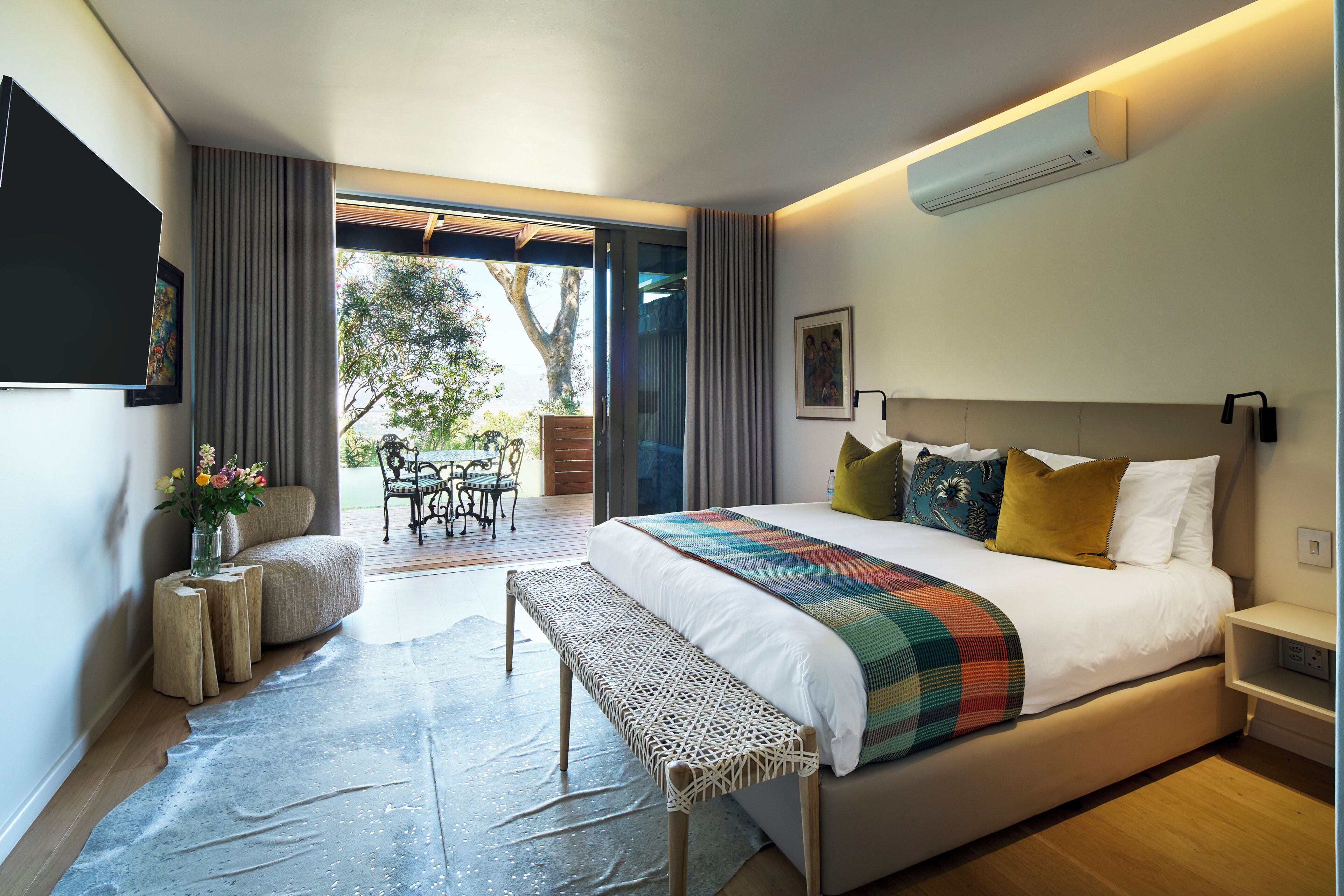 Superior Room 3 | Ylelliset vuodevaatteet, tallelokero huoneessa