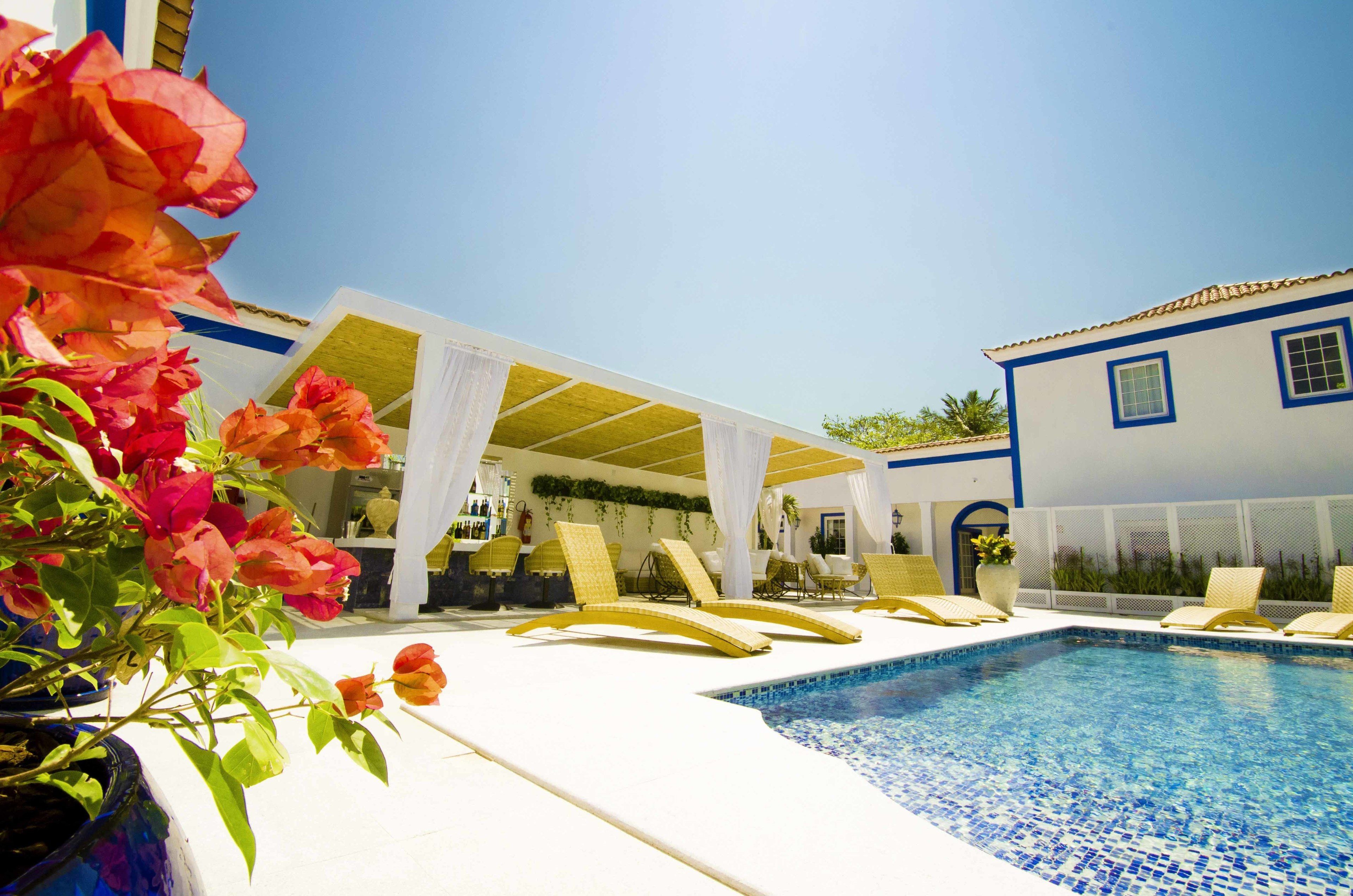 outdoor pool, pool loungers