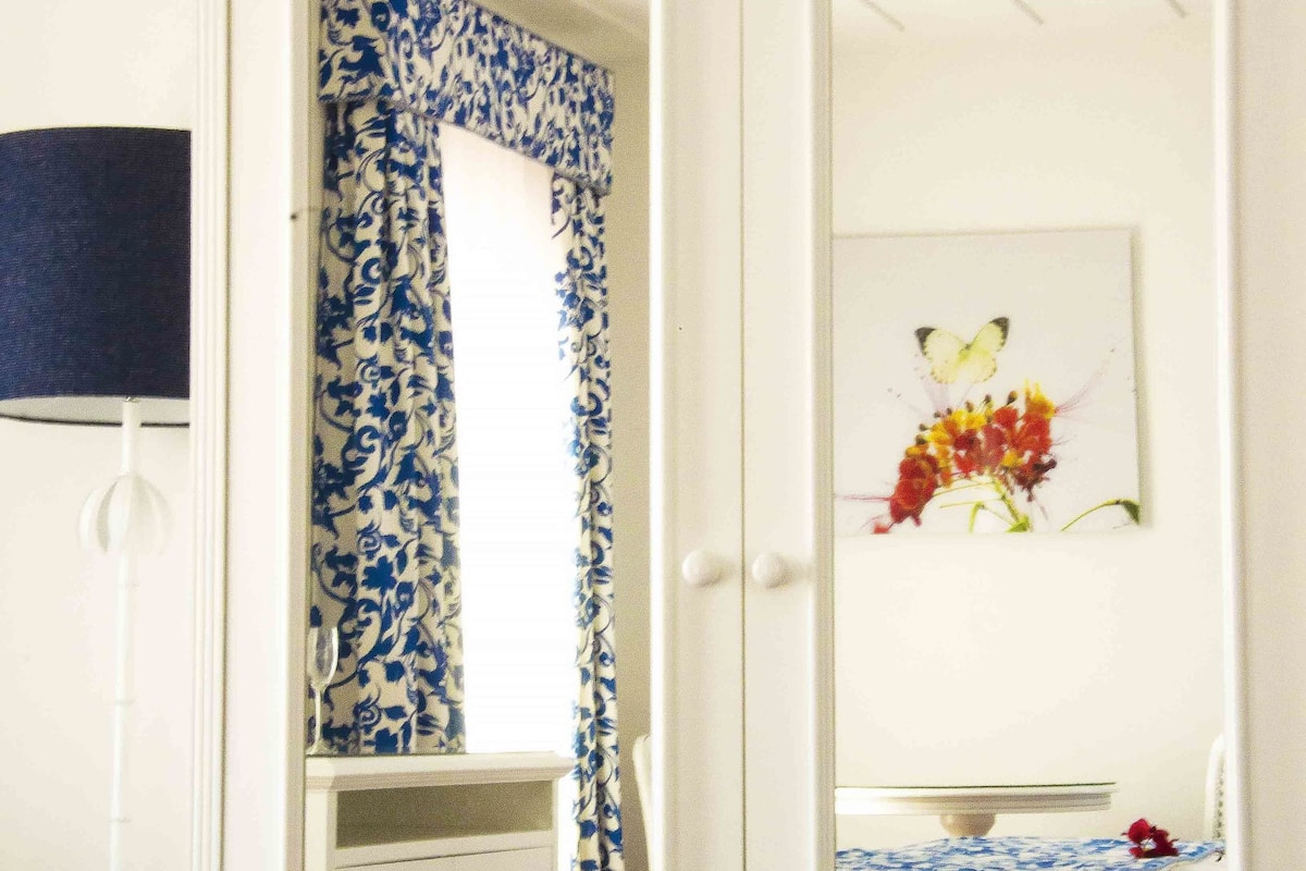 suite (casarão) | premium bedding, minibar, in-room safe, individually decorated