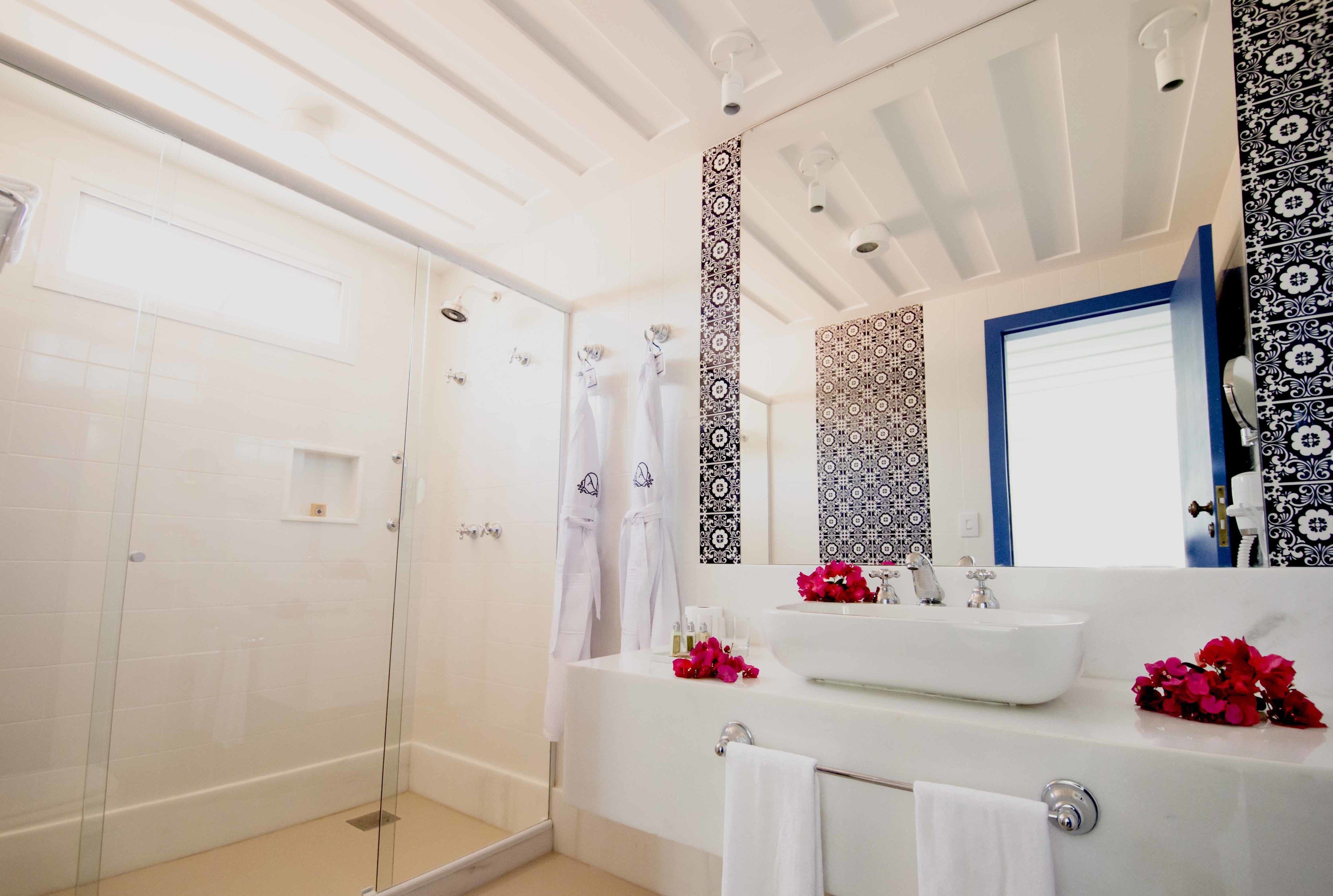 suite (solar) | bathroom | shower, designer toiletries, hair dryer, towels