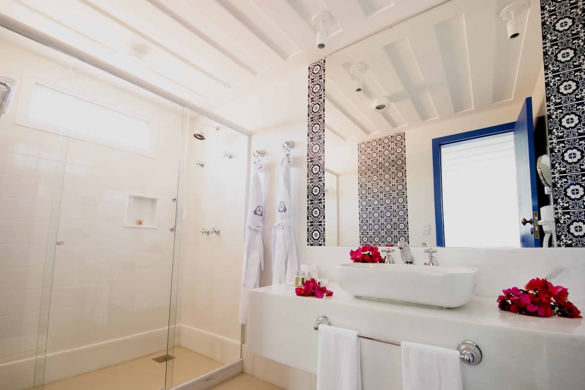 suite (solar) | bathroom | shower, designer toiletries, hair dryer, towels