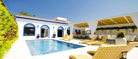 Outdoor pool, sun loungers