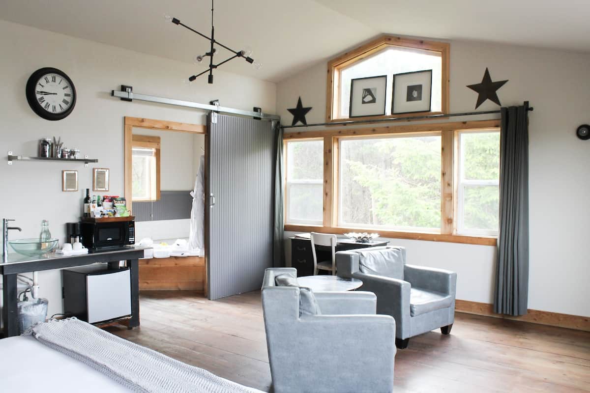 Beach House Suite - Adult Only | Desk, laptop workspace, free WiFi, bed sheets