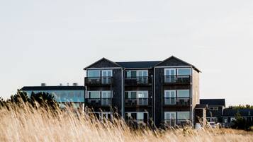 Vista frontal de la propiedad