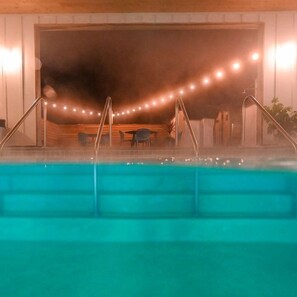 Una piscina cubierta