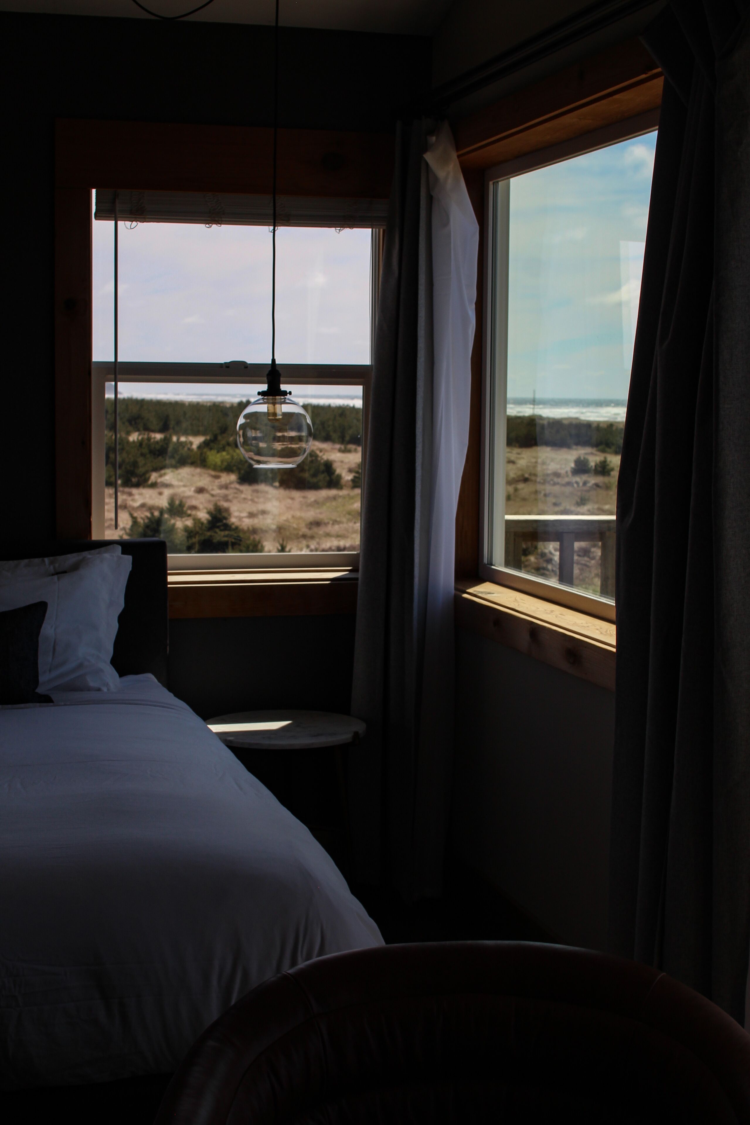 desk, laptop workspace, free wifi, bed sheets