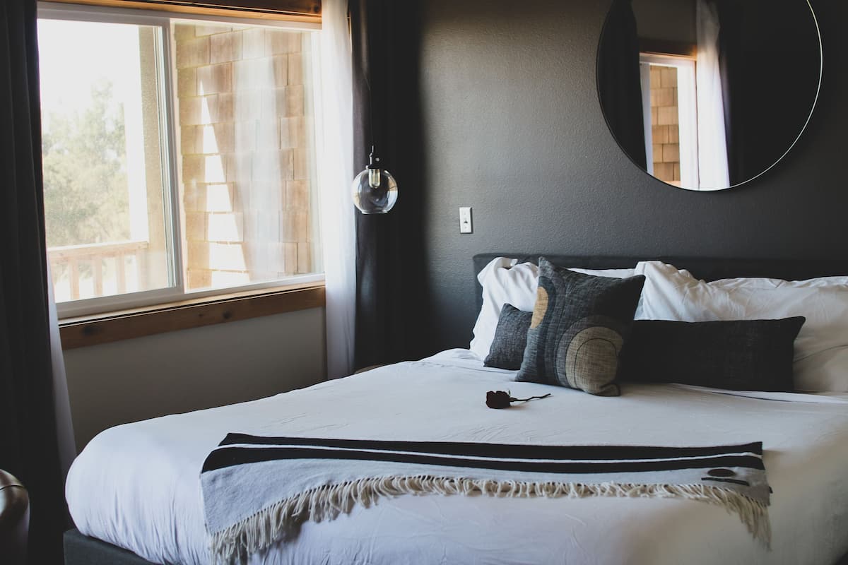 Desk, laptop workspace, free WiFi, bed sheets