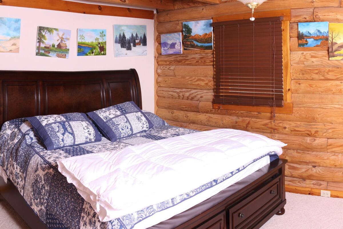 Executive Room, 1 King Bed, Shared Bathroom, Courtyard View