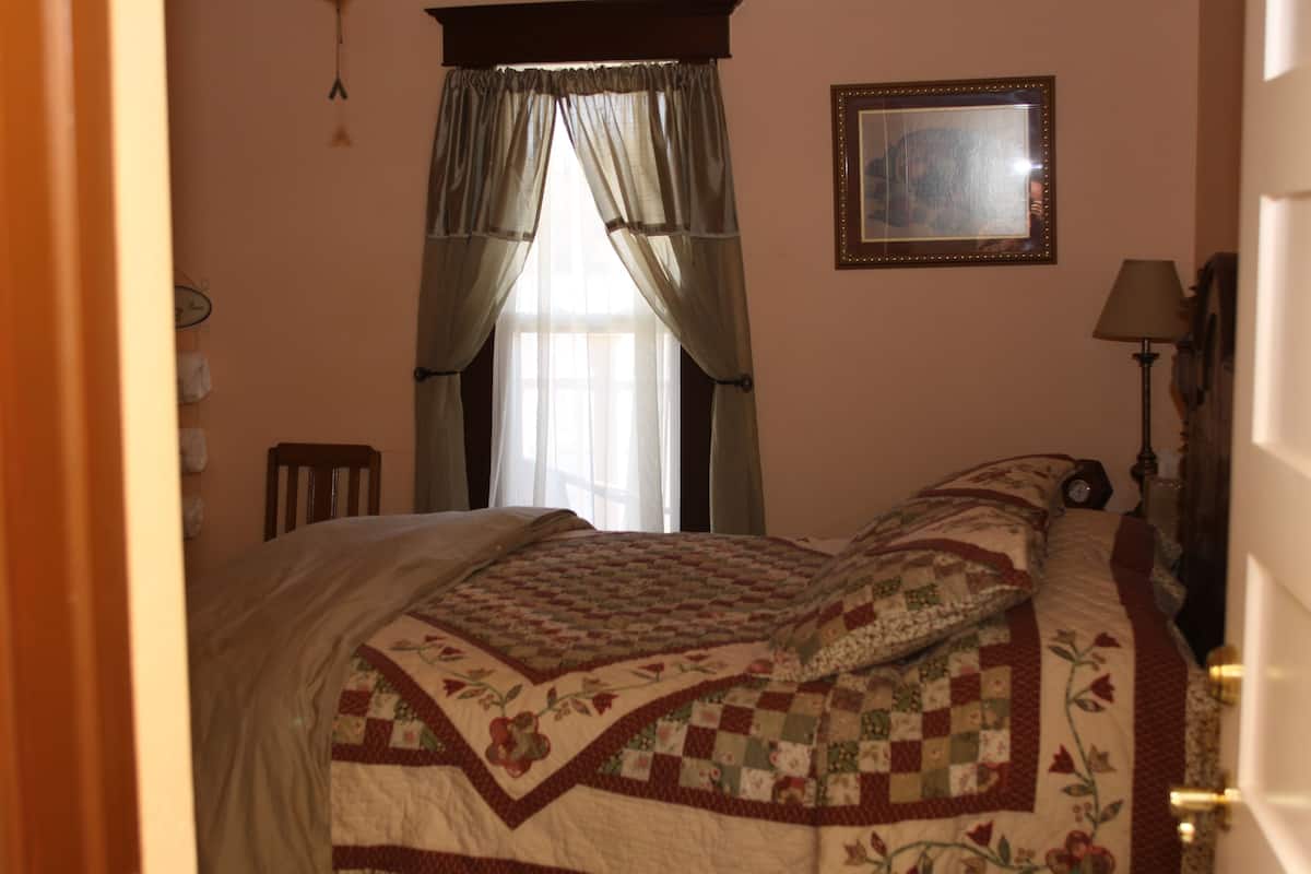 Classic Room, 1 Queen Bed, Accessible, Vineyard View | 1 bedroom, premium bedding, down duvets, pillow-top beds
