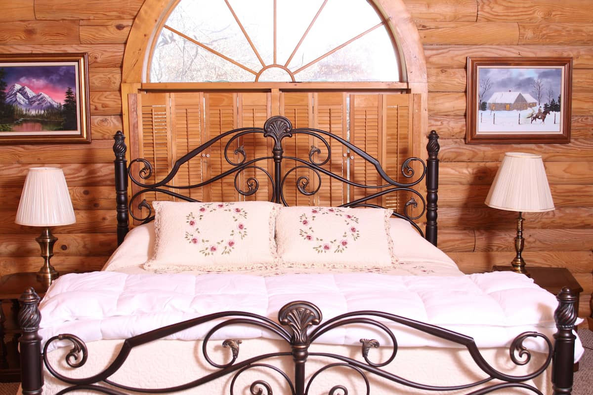 Grand Suite, Jetted Tub, Courtyard View