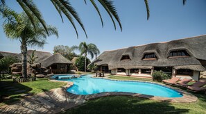Exterior - C'est Si Bon Hotel (Otjiwarongo)