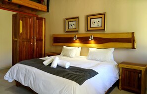 Standard Room (4 Sleeper) - C'est Si Bon Hotel (Otjiwarongo)