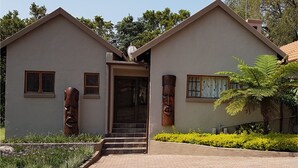 Exterior - Zwavelpoort Guesthouse (Tierpoort)