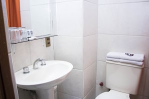 Quarto duplo conforto | Pia do banheiro