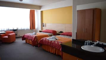 Kahden hengen comfort-huone (kaksi sänkyä) | Egyptinpuuvillaiset lakanat, ylelliset vuodevaatteet, untuvapeitot