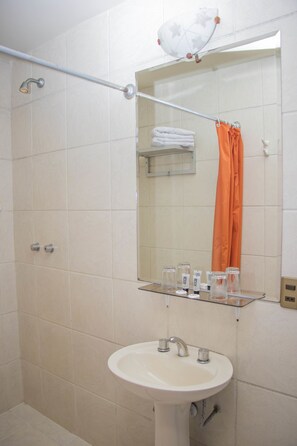 Bathroom - Hotel La Paz (La Paz)
