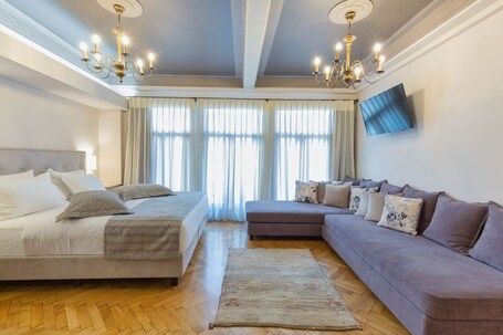 Sweet Home Hotel - Image 13