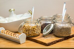 Frühstücksbuffet gegen Gebühr