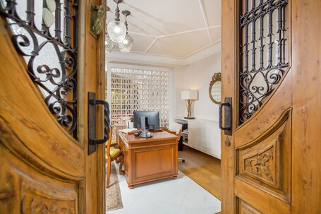 Sweet Home Hotel - Image 4