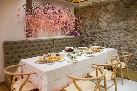 Sweet Home Hotel - Image 35