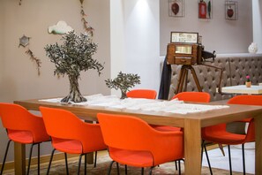 Buffet déjeuner servi en supplément