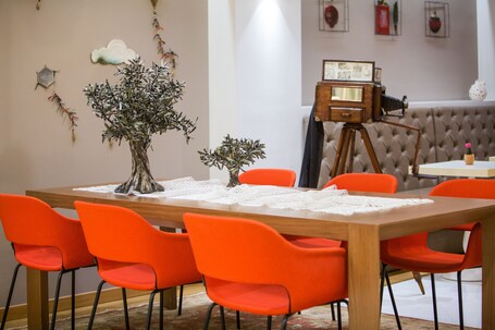 Sweet Home Hotel - Image 75
