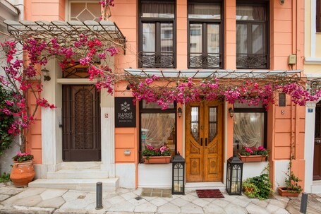 Sweet Home Hotel - Image 32