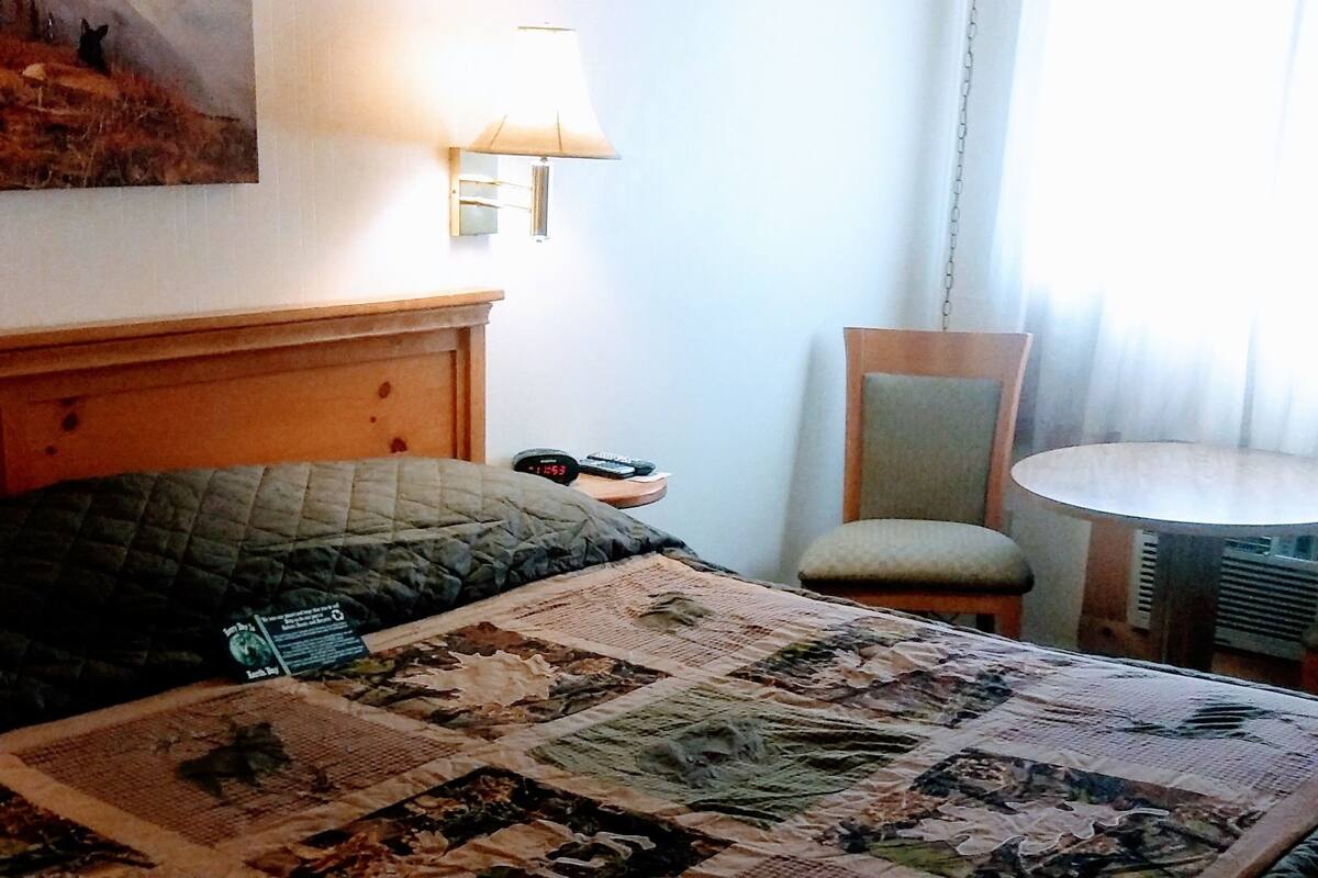 Suite estándar, 1 cama King size, con acceso para personas discapacitadas, refrigerador | Escritorio y espacio para trabajar con laptop