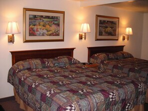 Desk, laptop workspace, iron/ironing board, free WiFi - Falls Motel (Thompson Falls)