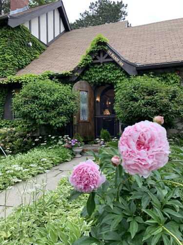 Ivy Manor Inn Village Center