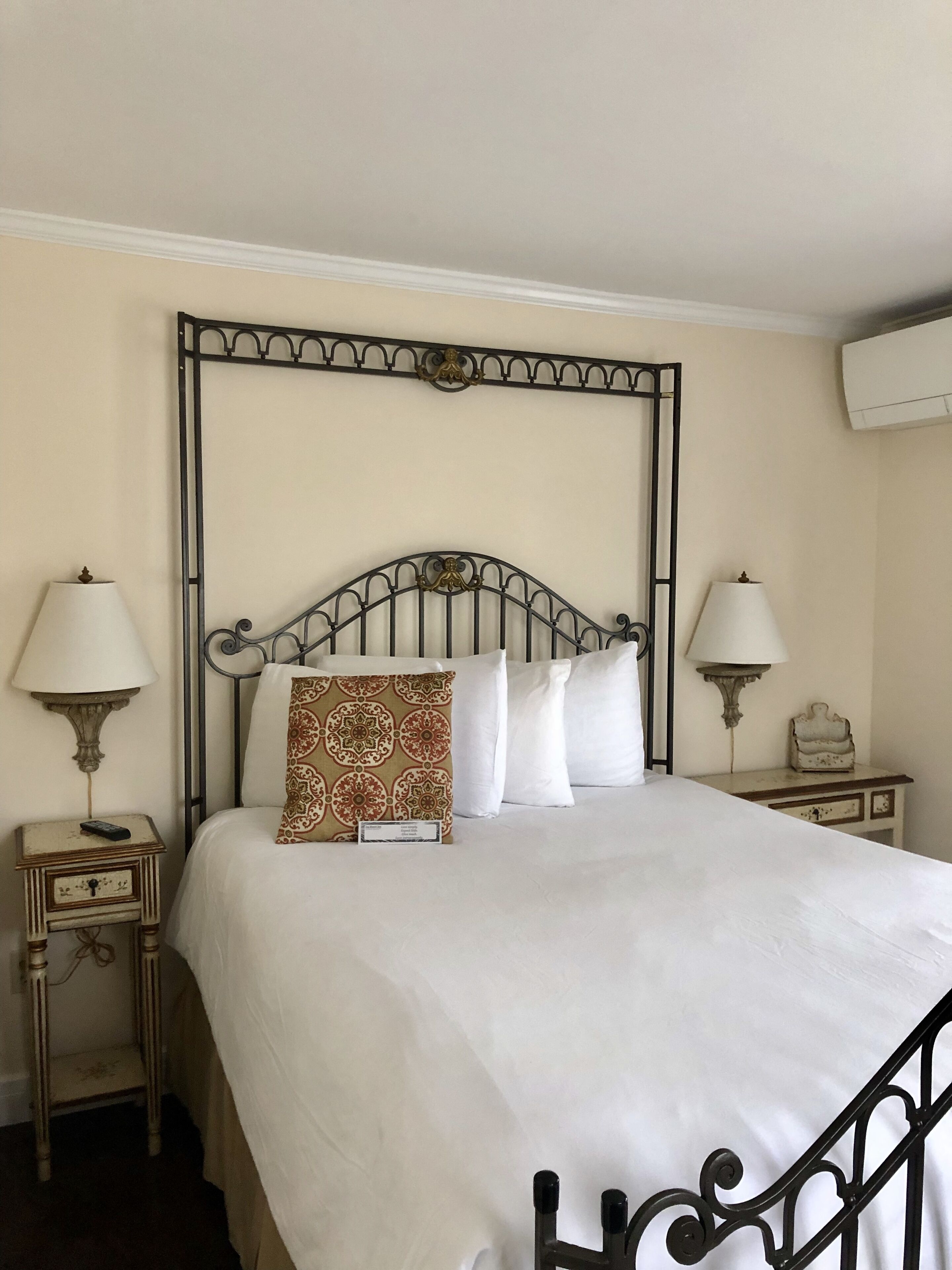 standard room, 1 queen bed | iron/ironing board, free wifi, bed sheets