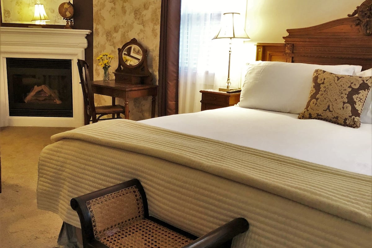 standard room, 1 king bed | iron/ironing board, free wifi, bed sheets