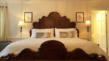 Habitación estándar, 1 cama de matrimonio grande | Tabla de planchar con plancha, wifi gratis, ropa de cama