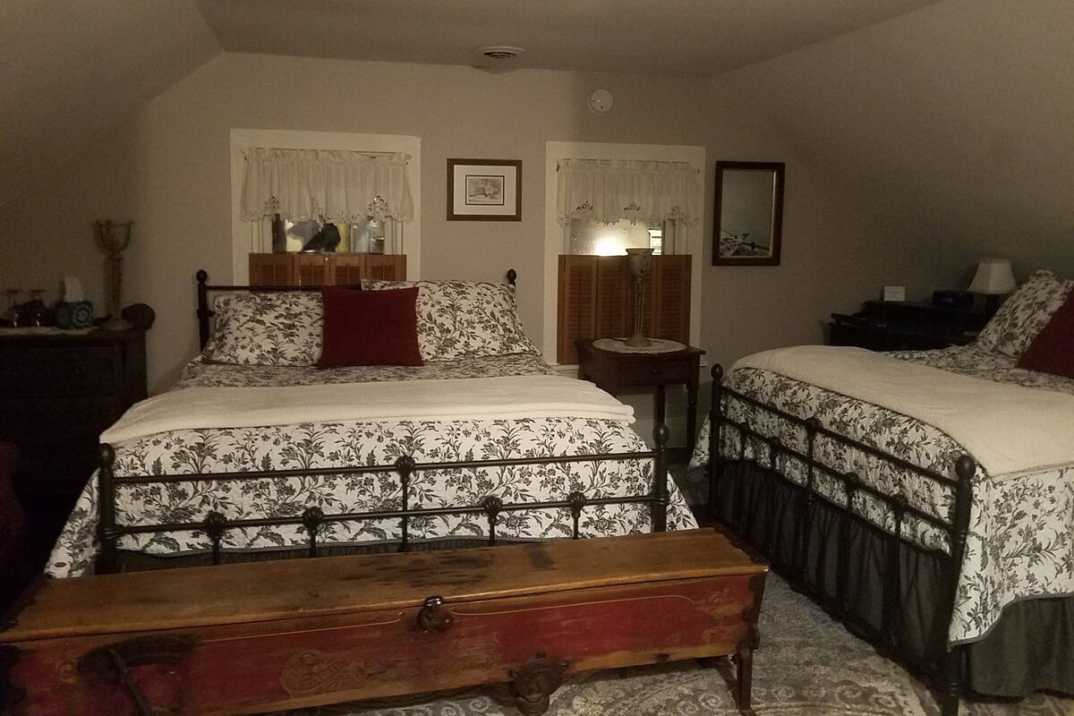 Room, Private Bathroom (2. The Depot Room)  | Egyptian cotton sheets, premium bedding, blackout drapes, soundproofing