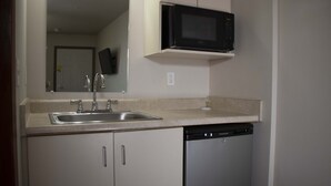 Room, 1 Queen Bed | Private kitchen - Prairie Suites (Williston)
