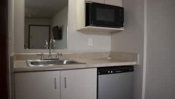 Kamar, 1 Tempat Tidur Queen | Dapur pribadi | Lemari es dan microwave