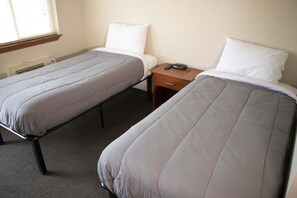 Desk, laptop workspace, free WiFi, bed sheets - Prairie Suites (Williston)