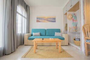 En 32-tommers Flatskjerm-TV med digitale kanaler samt TV