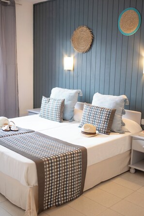 1 bedroom, down comforters, individually furnished, free WiFi - Apartamentos Royal Life (Mahón)