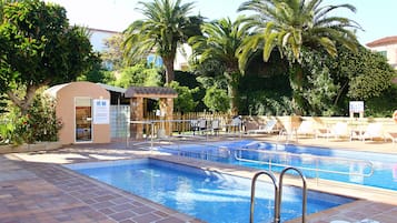 Outdoor pool, open 10 AM to 7:30 PM, pool loungers