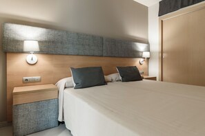 Blackout drapes, free WiFi, bed sheets - FERGUS Cap Roig (L'Ampolla)