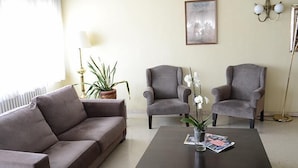 Lobby sitting area - Mi Casa (Sabinanigo)