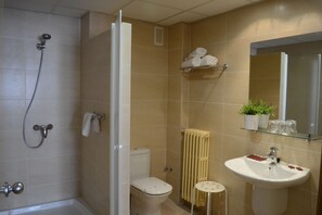 Shower, towels - Mi Casa (Sabinanigo)