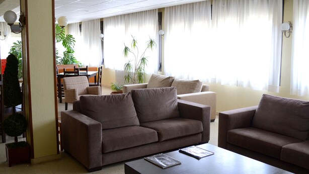 Lobby sitting area - Mi Casa (Sabinanigo)