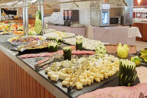 A buffet with various food items including cheese, meats, and vegetables. - Hotel Ses Savines (Sant Antoni de Portmany)
